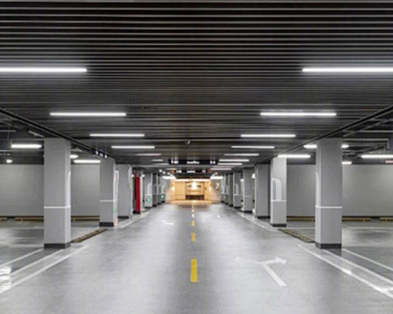 Brighter Retail Spaces Shine with Single-Color Square Tube Track Lights